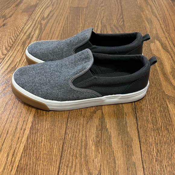 Old Navy Kids’ Slip-On Flannel Sneakers - Picture 7 of 7
